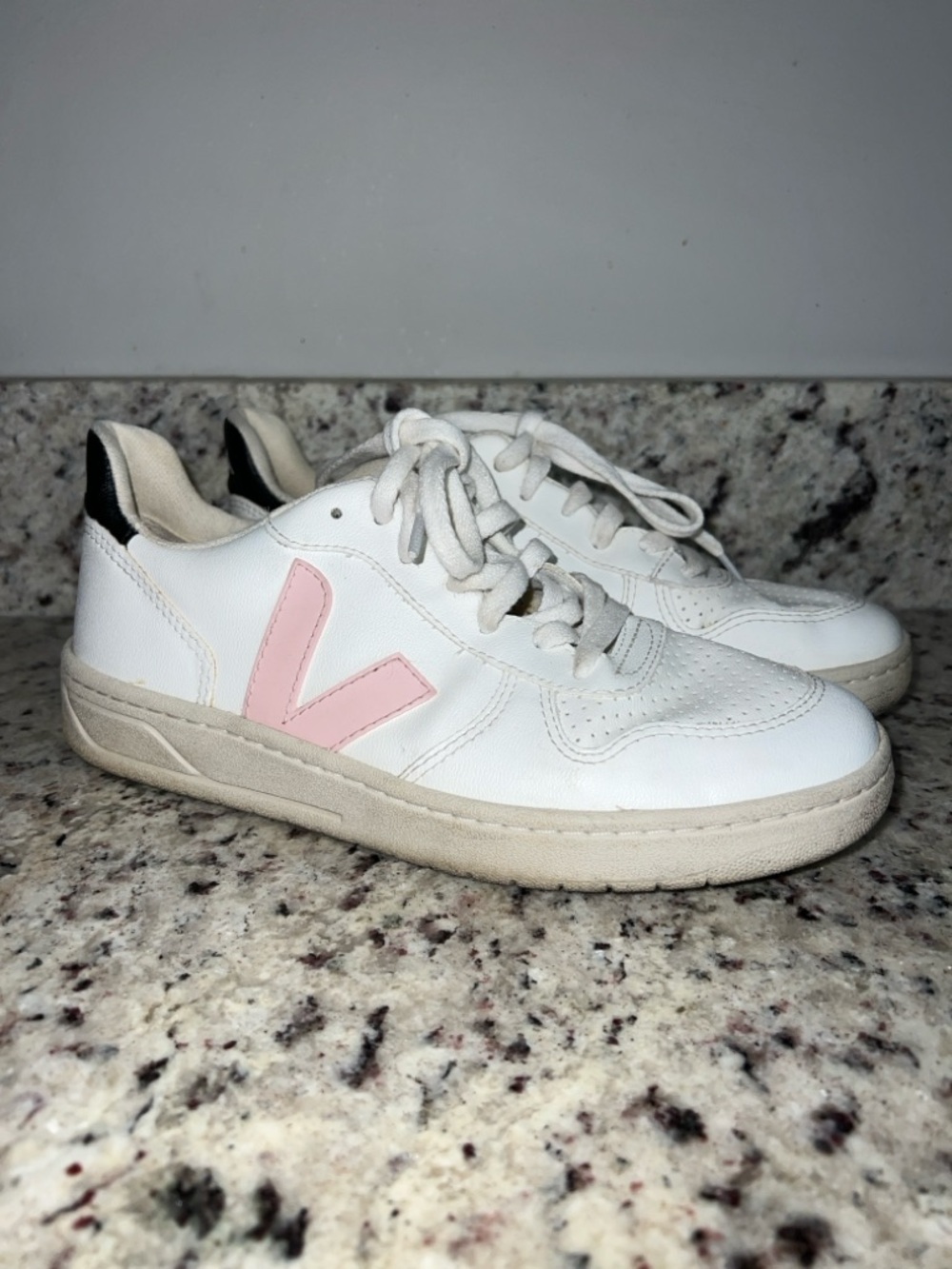 VEJA V-10 Bastille CWL Sneakers - White, Petal & Black 8 - Picture 2 of 9